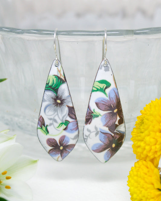 a pair of earrings sitting on top of a table