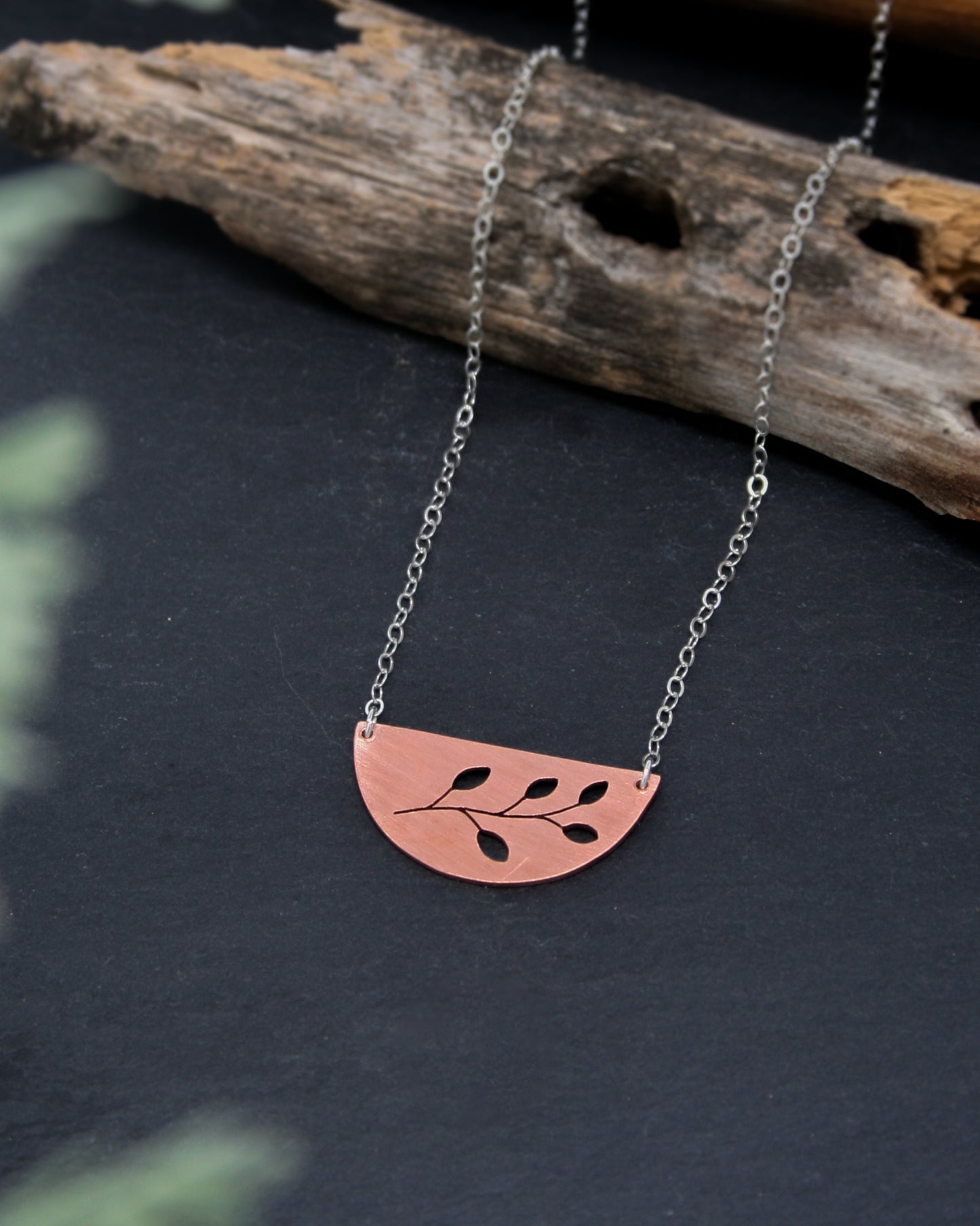 Botanical small Curve necklace