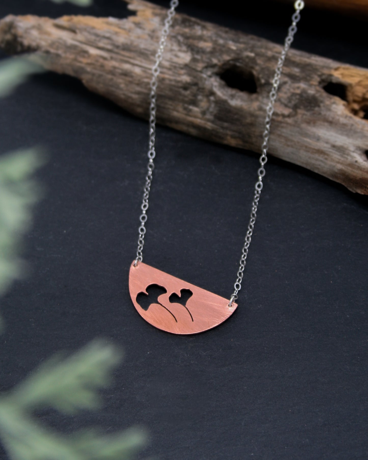 Botanical small Curve necklace