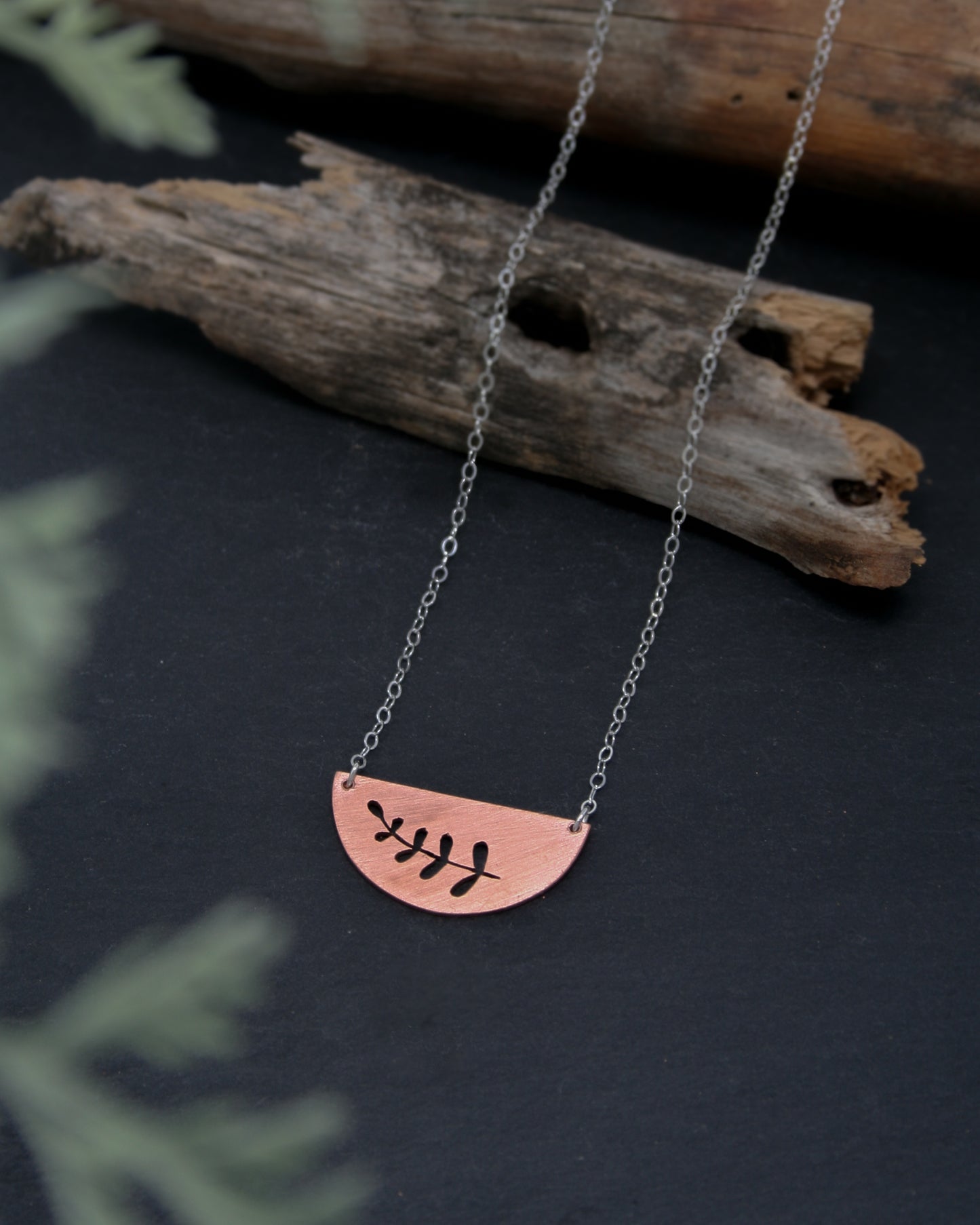Botanical small Curve necklace