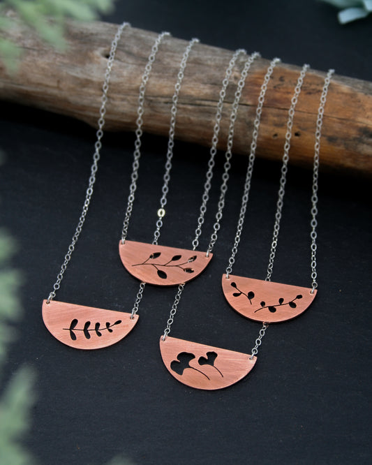 Botanical small Curve necklace