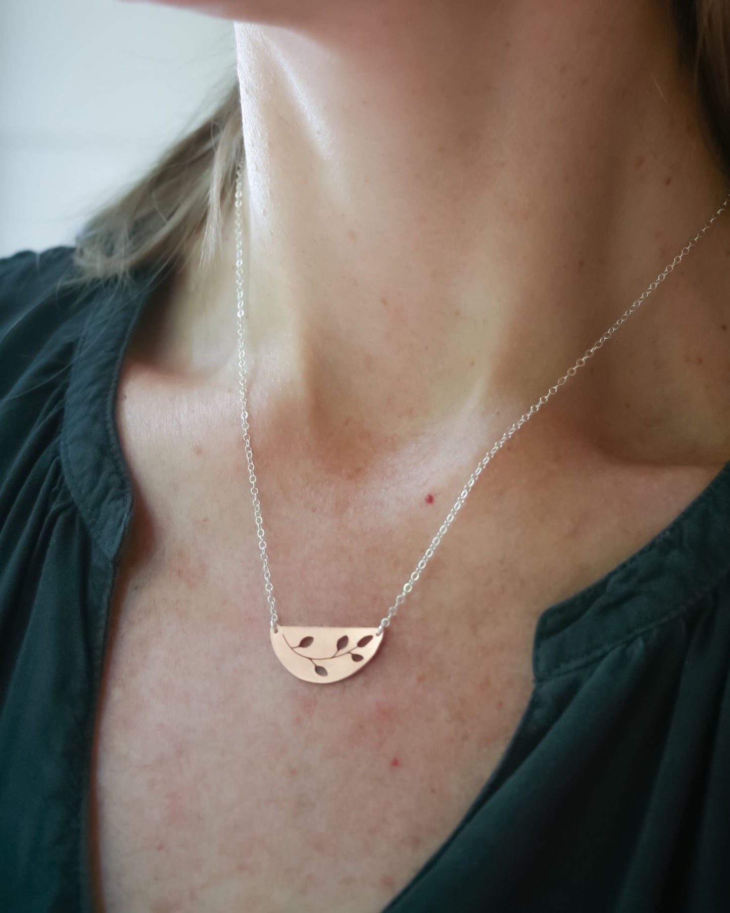 Botanical small Curve necklace