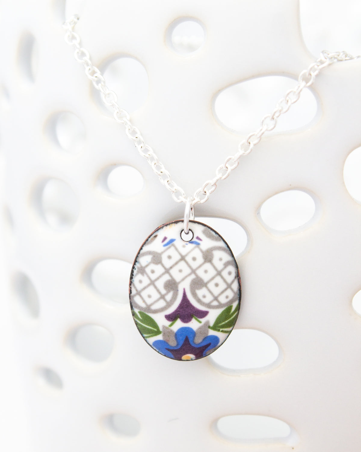 Vintage Revival Necklace. Blomma. Small medallion