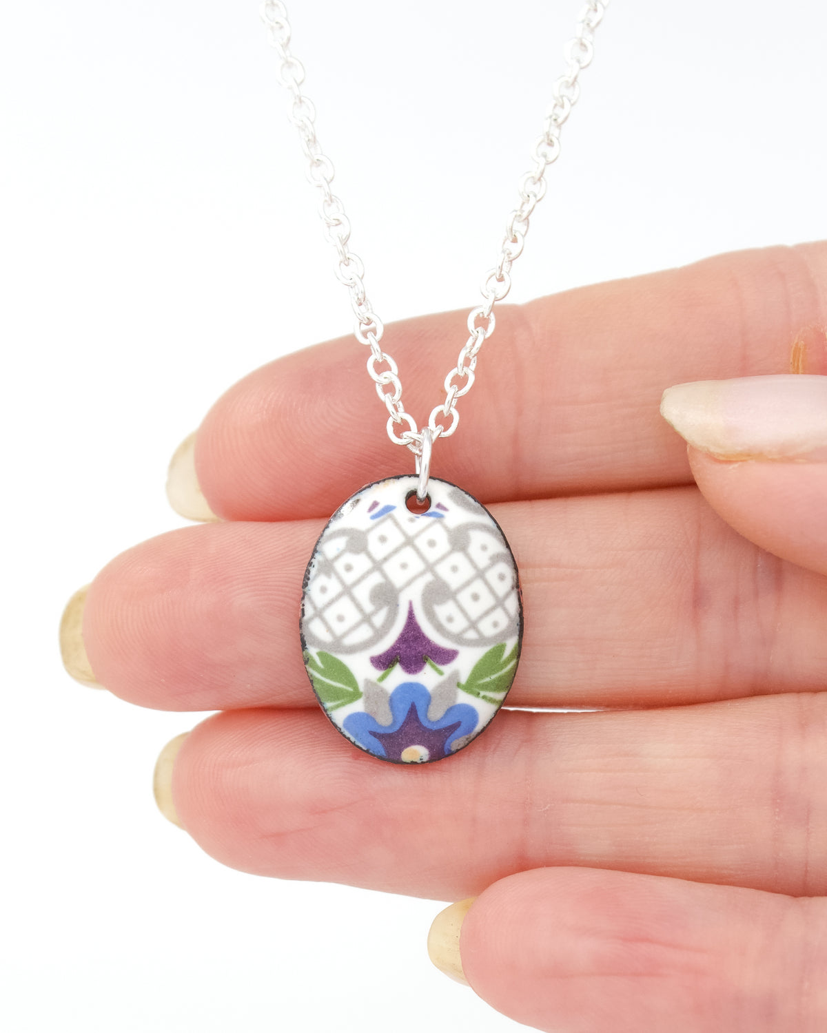 Vintage Revival Necklace. Blomma. Small medallion