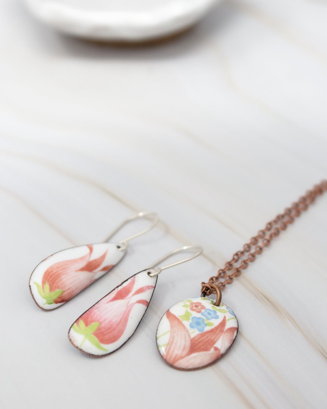 Tulip Tree Vintage Revival Necklace, Small medallion