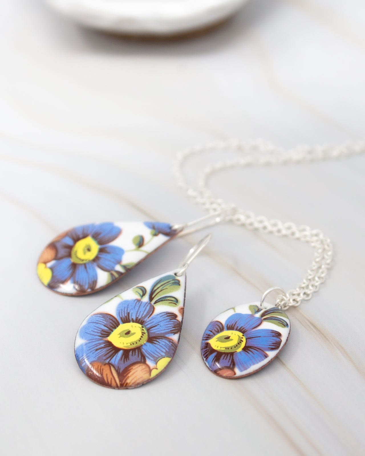 Cottage Garland Vintage Revival Necklace, Small medallion
