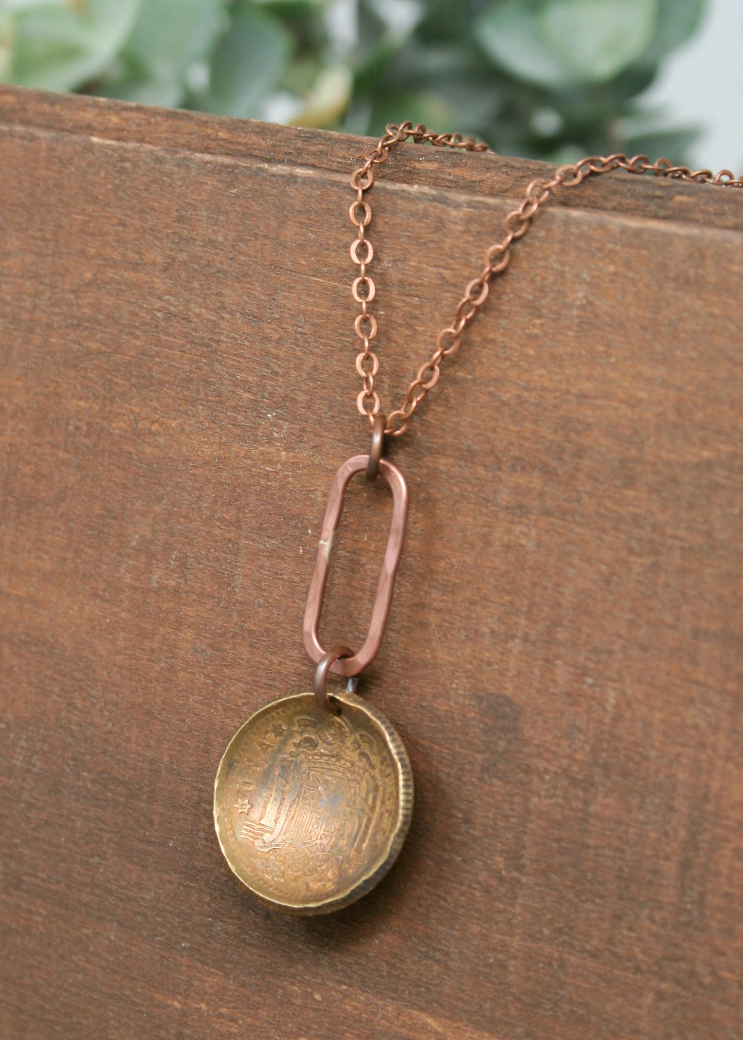 a necklace with a pendant hanging from it