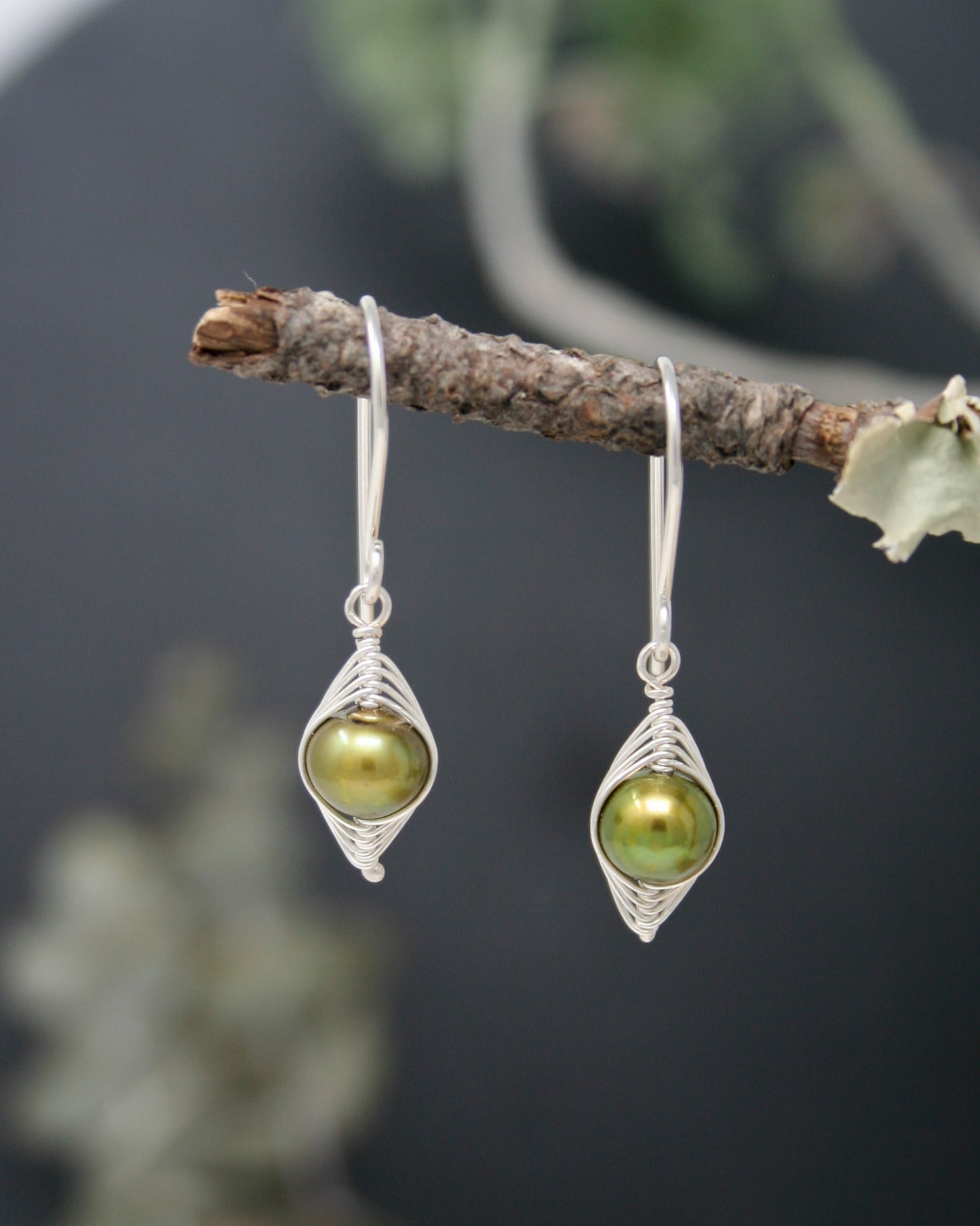 One pea in a pod earrings [made to order]