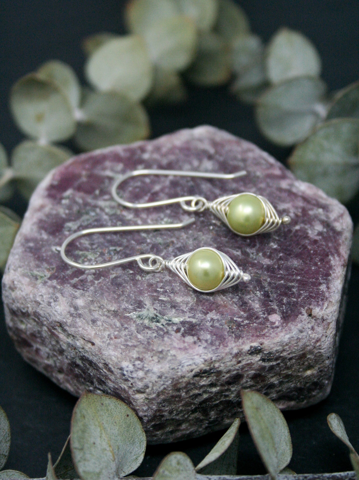 One pea in a pod earrings [made to order]