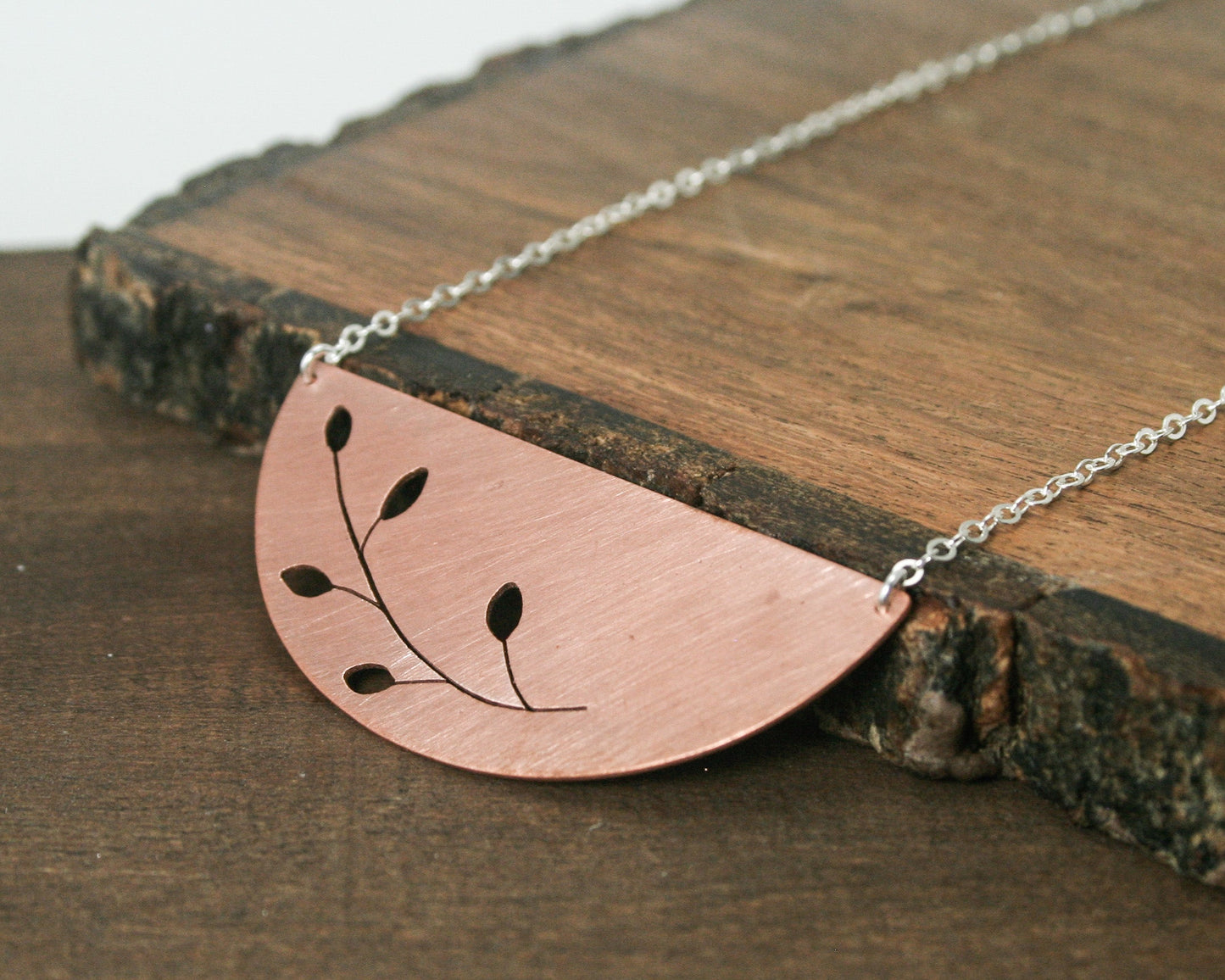 Botanical large Curve necklace