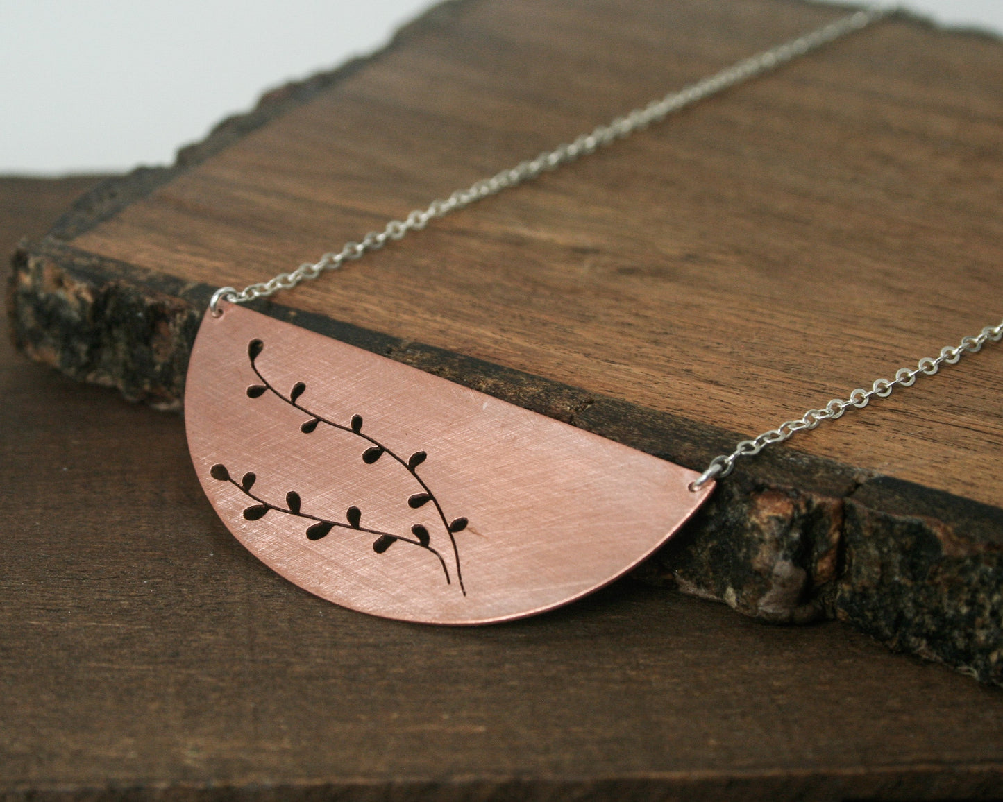 Botanical large Curve necklace